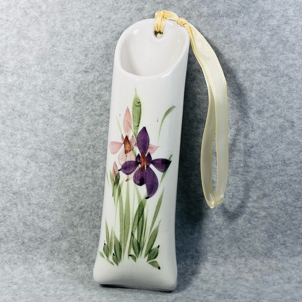 Studio Art Pottery Wall Pocket Vase Floral Hand Painted Iris 9.5” Ribbon Hanger‎